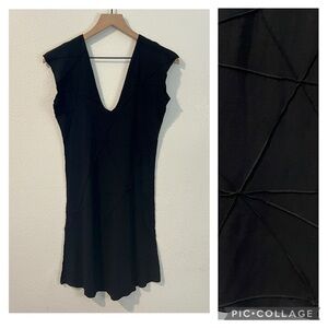 Caraucci Black Stretchy‎ Exposed Seams Cap Sleeve Fit & Flare Scoop Neck Dress